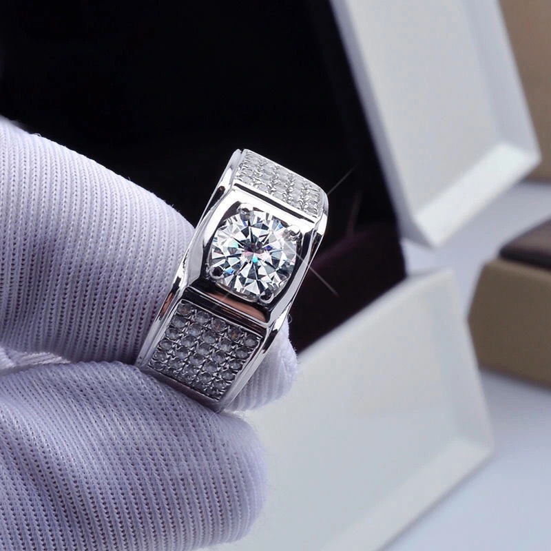 New Four-claw Simulation Moiss - Moissanite Engagement Ring 1 Carat 评论和价格