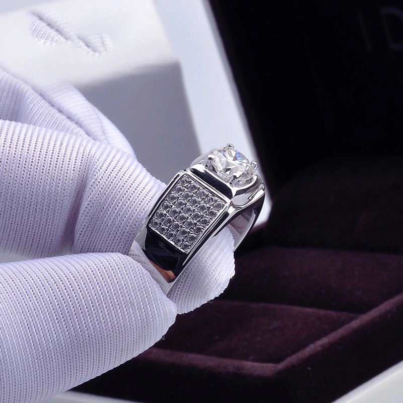 New Four-claw Simulation Moiss - Moissanite Engagement Ring 1 Carat 评论和价格