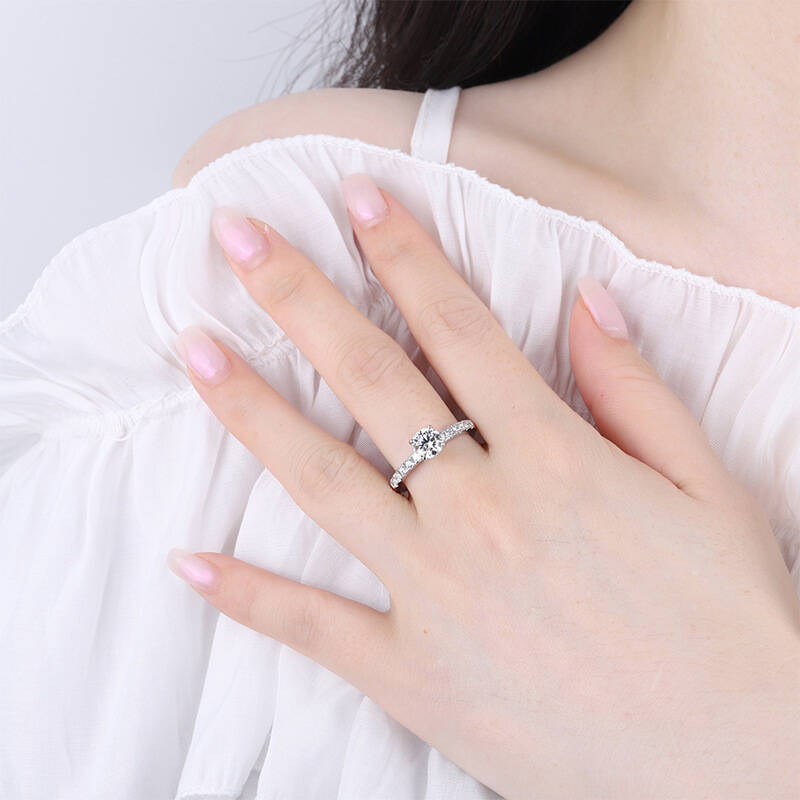 Classic 1 Carat Blue Color Moi - Moissanite Engagement Ring 1 Carat 评论和价格